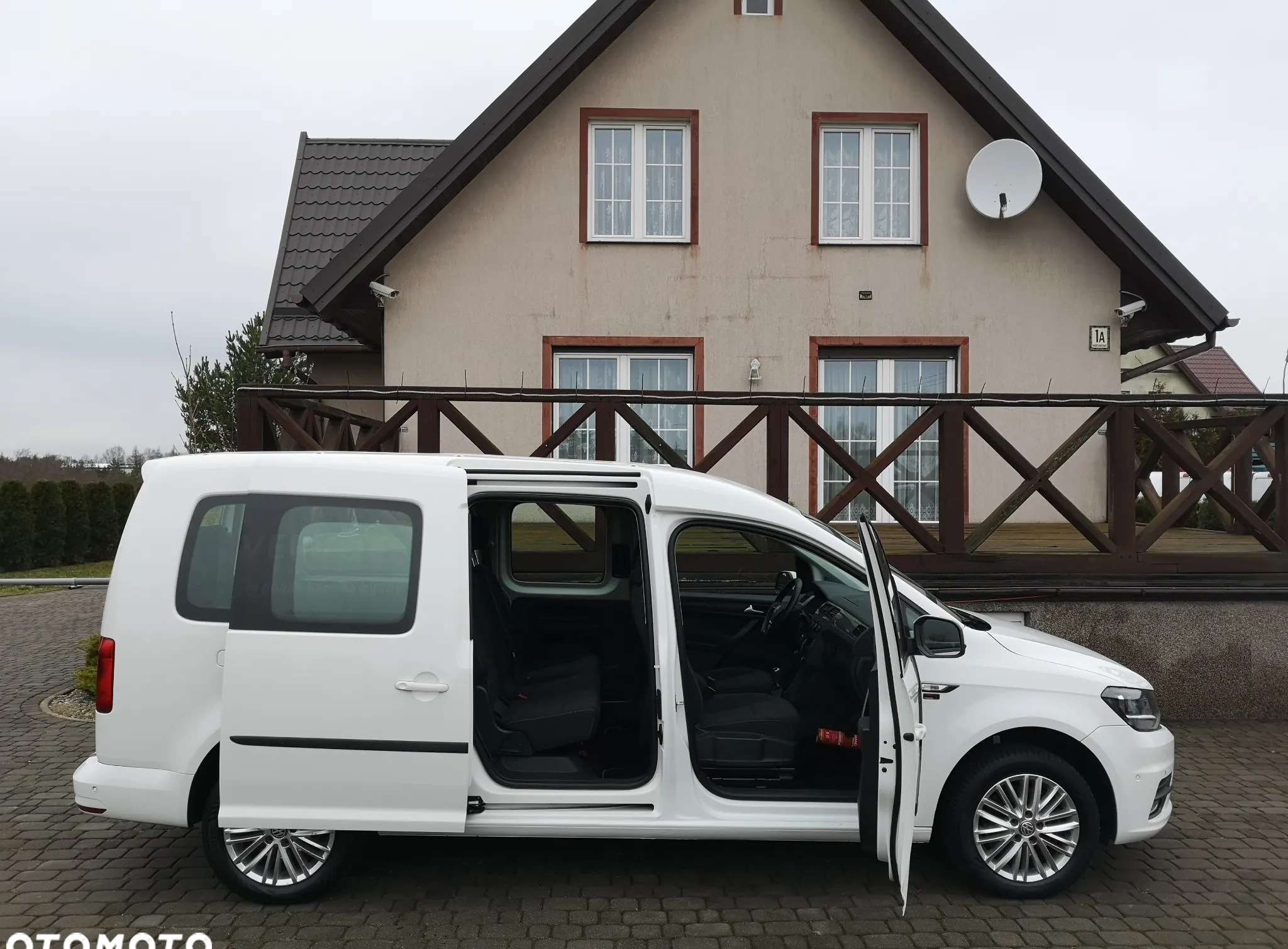 Volkswagen Caddy cena 41900 przebieg: 387669, rok produkcji 2015 z Zakroczym małe 211